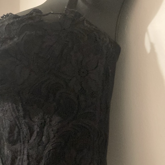 Vintage Black Lace Rose Corset w/ hook~n~eye secured front & back. Pre ~loved - Picture 5 of 14